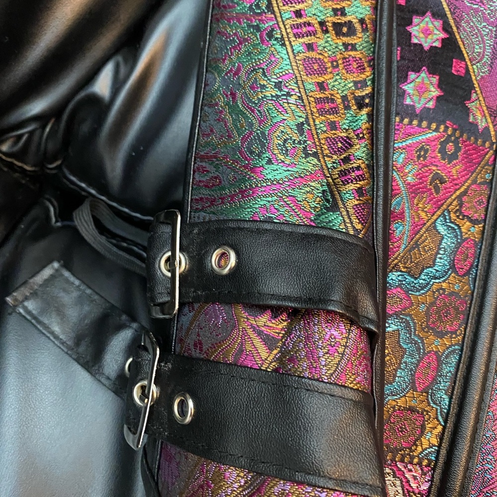Corset - Picture 4 of 10